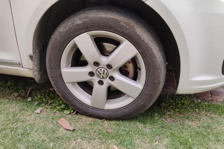 Used Volkswagen Touran 2013 1.4T Manual Comfort Edition 5-Seater Right Front Wheel Hub