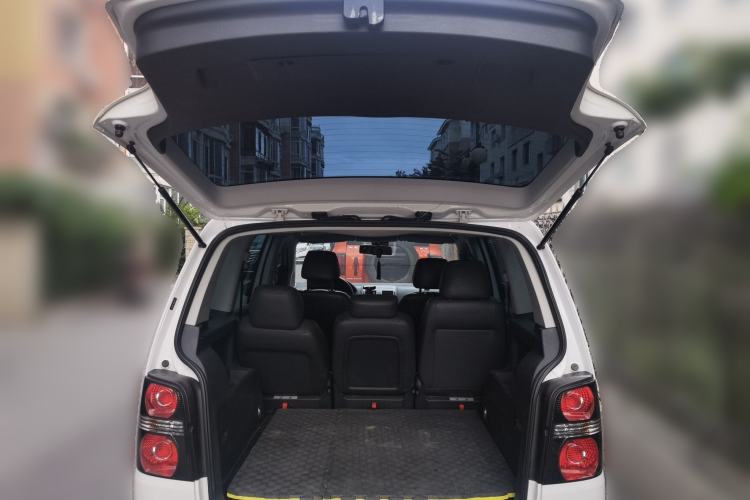 Used Volkswagen Touran 2013 1.4T DSG Crystal Edition 5-Seater Trunk