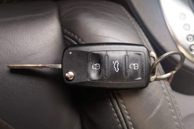 Used Volkswagen Touran 2013 1.4T DSG Crystal Edition 5-Seater Vehicle Key