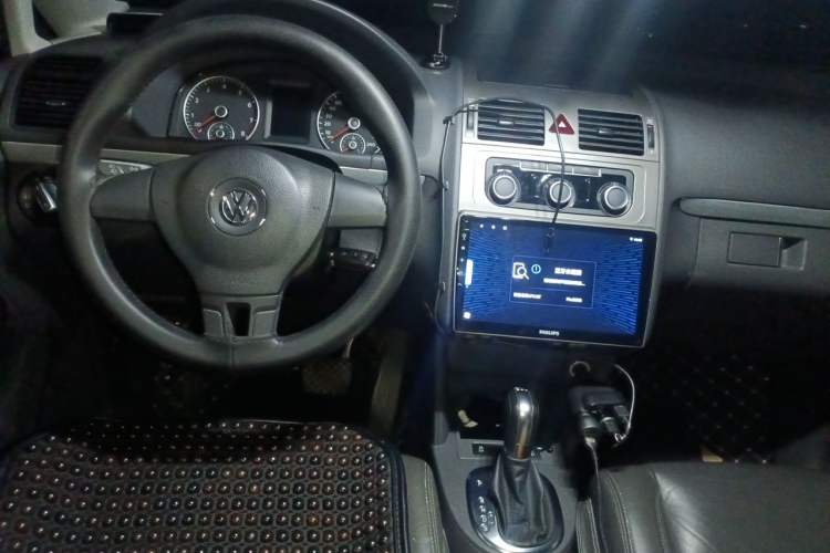 Used Volkswagen Touran 2014 1.4T DSG 30th Anniversary Edition Center Console