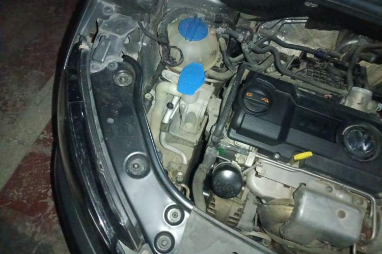 Used Volkswagen Touran 2014 1.4T DSG 30th Anniversary Edition Engine Bay Right
