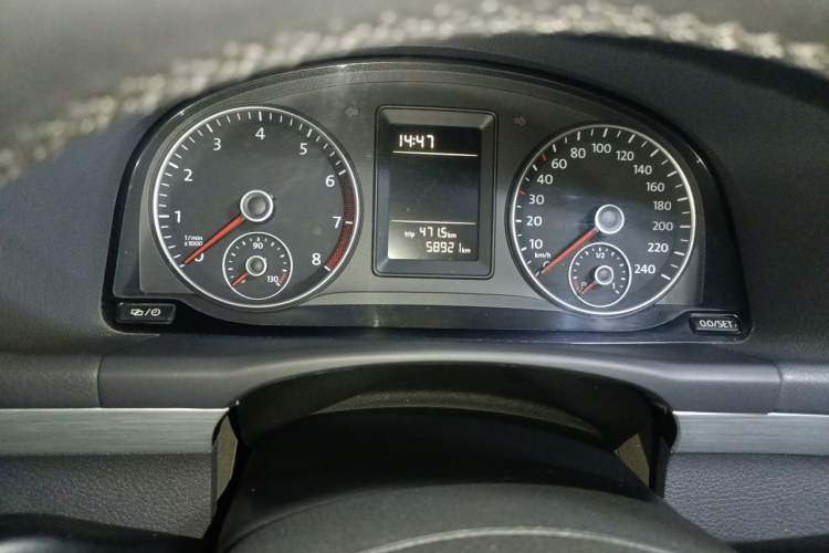 Used Volkswagen Touran 2014 1.4T DSG 30th Anniversary Edition Odometer Close Up