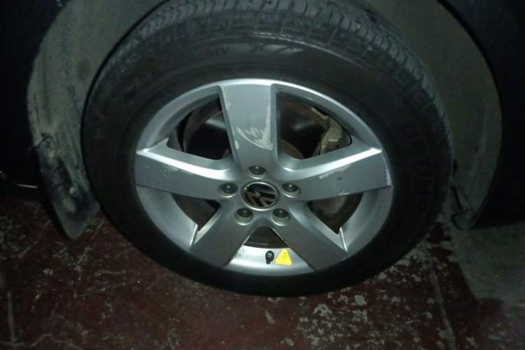 Used Volkswagen Touran 2014 1.4T DSG 30th Anniversary Edition Right Front Wheel Hub