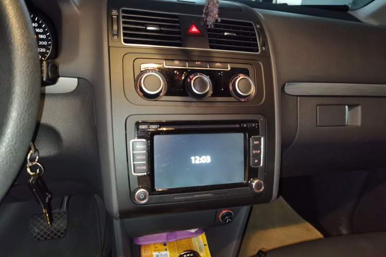Used Volkswagen Touran 2014 1.4T DSG 30th Anniversary Edition Audio And AC Panel