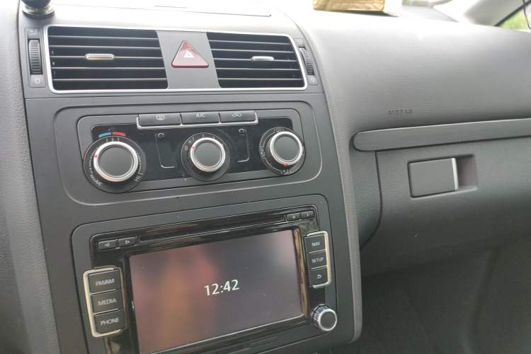 Used Volkswagen Touran 2014 1.4T DSG 30th Anniversary Edition Audio And AC Panel