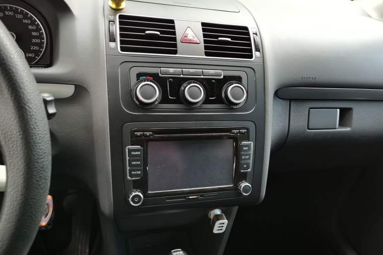 Used Volkswagen Touran 2014 1.4T DSG 30th Anniversary Edition Audio And AC Panel