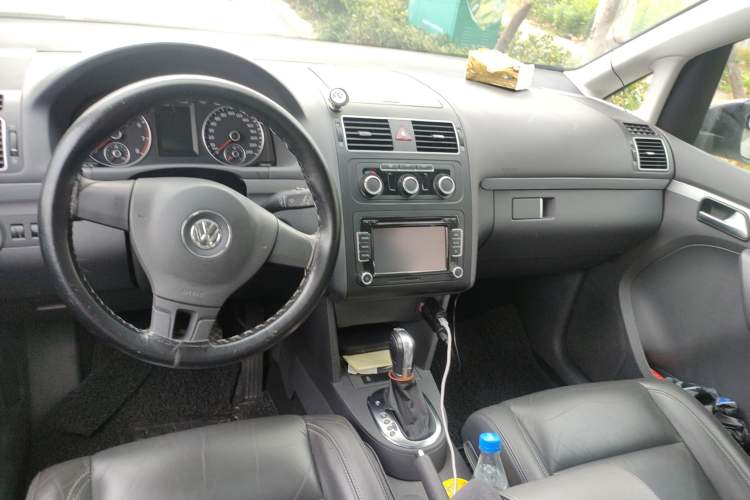 Used Volkswagen Touran 2014 1.4T DSG 30th Anniversary Edition Center Console