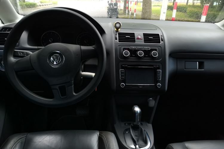 Used Volkswagen Touran 2014 1.4T DSG 30th Anniversary Edition Center Console