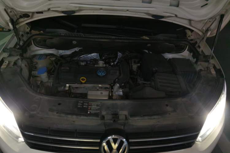 Used Volkswagen Touran 2014 1.4T DSG 30th Anniversary Edition Engine Bay