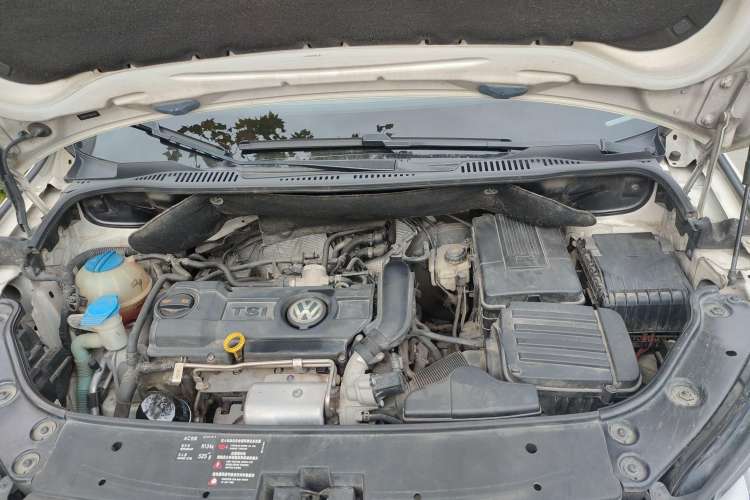 Used Volkswagen Touran 2014 1.4T DSG 30th Anniversary Edition Engine Bay