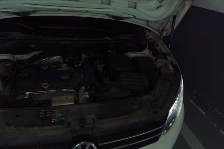 Used Volkswagen Touran 2014 1.4T DSG 30th Anniversary Edition Engine Bay Left