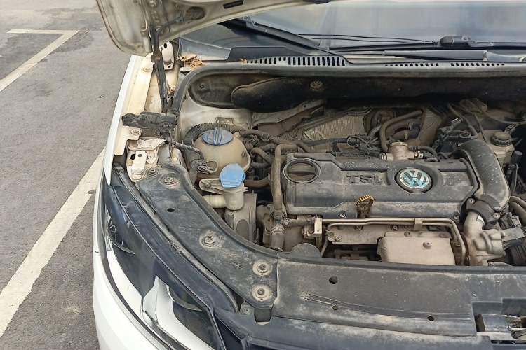 Used Volkswagen Touran 2014 1.4T DSG 30th Anniversary Edition Engine Bay Right