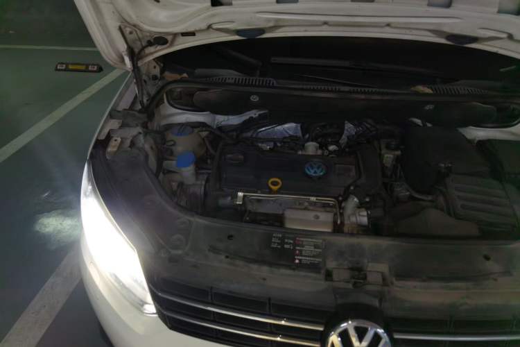 Used Volkswagen Touran 2014 1.4T DSG 30th Anniversary Edition Engine Bay Right