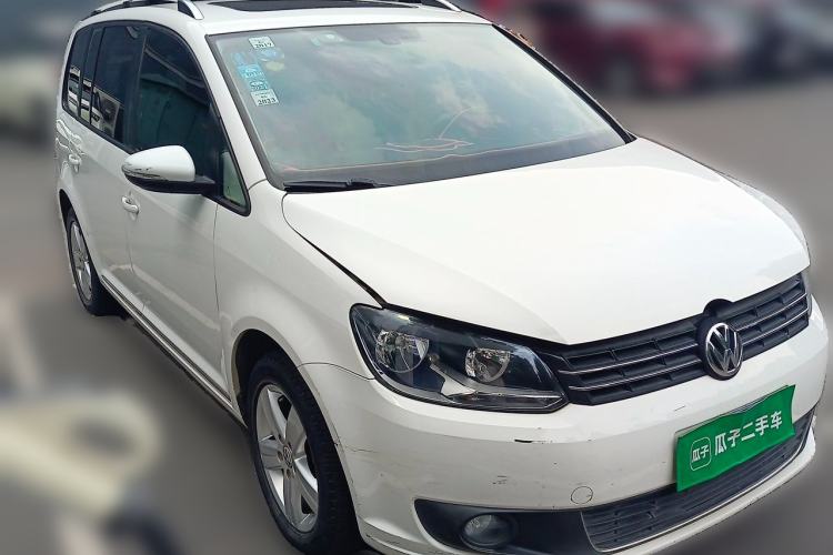 Used Volkswagen Touran 2014 1.4T DSG 30th Anniversary Edition Front Right 45 Deg