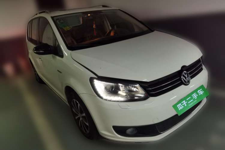 Used Volkswagen Touran 2014 1.4T DSG 30th Anniversary Edition Front Right 45 Deg