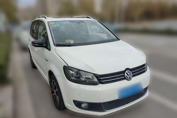 Used Volkswagen Touran 2014 1.4T DSG 30th Anniversary Edition Front Right 45 Deg