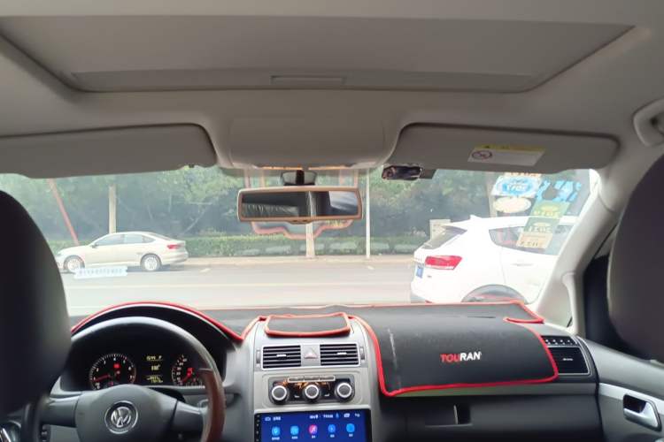 Used Volkswagen Touran 2014 1.4T DSG 30th Anniversary Edition Headliner