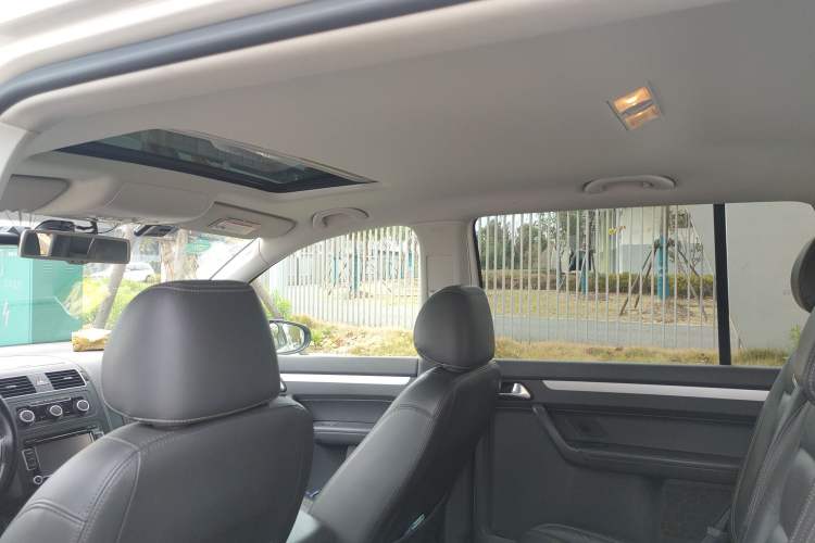 Used Volkswagen Touran 2014 1.4T DSG 30th Anniversary Edition Headliner