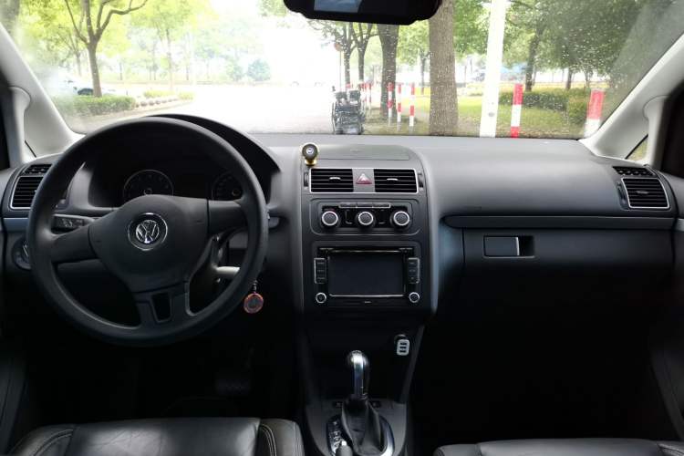 Used Volkswagen Touran 2014 1.4T DSG 30th Anniversary Edition Headliner