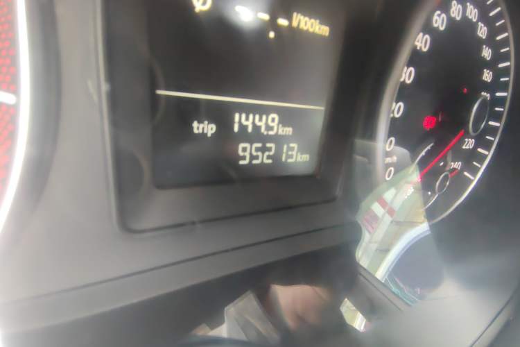 Used Volkswagen Touran 2014 1.4T DSG 30th Anniversary Edition Odometer Close Up