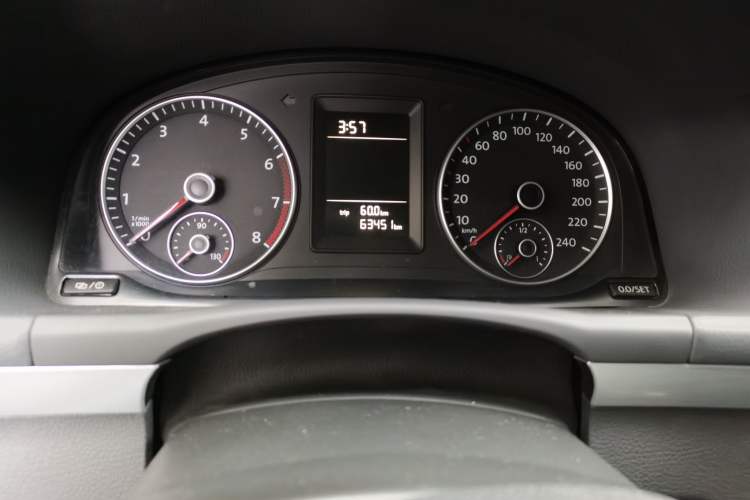 Used Volkswagen Touran 2014 1.4T DSG 30th Anniversary Edition Odometer Close Up