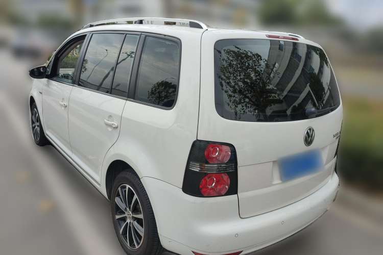 Used Volkswagen Touran 2014 1.4T DSG 30th Anniversary Edition Rear Left 45 Deg