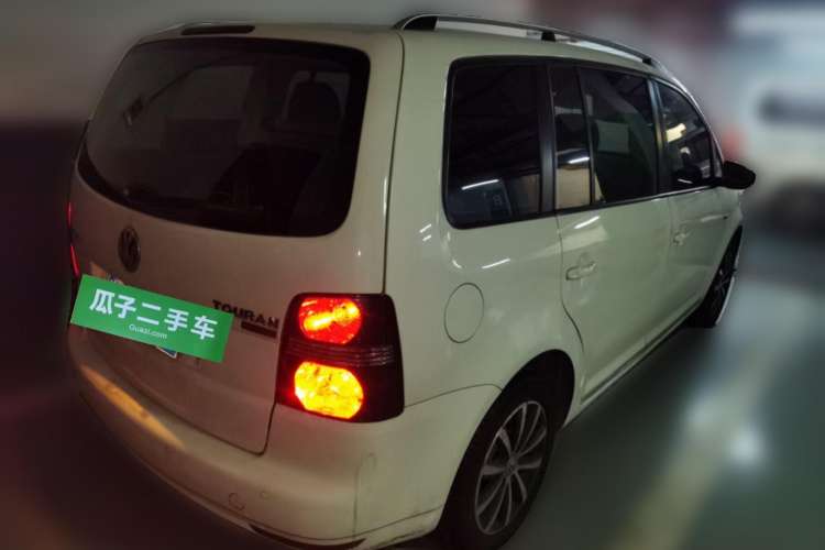 Used Volkswagen Touran 2014 1.4T DSG 30th Anniversary Edition Rear Right 45 Deg