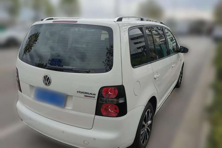 Used Volkswagen Touran 2014 1.4T DSG 30th Anniversary Edition Rear Right 45 Deg