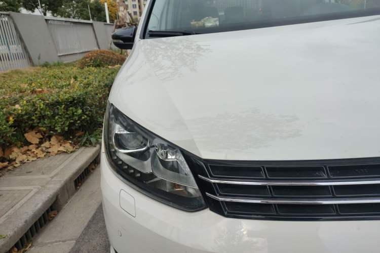Used Volkswagen Touran 2014 1.4T DSG 30th Anniversary Edition Right Front Headlight
