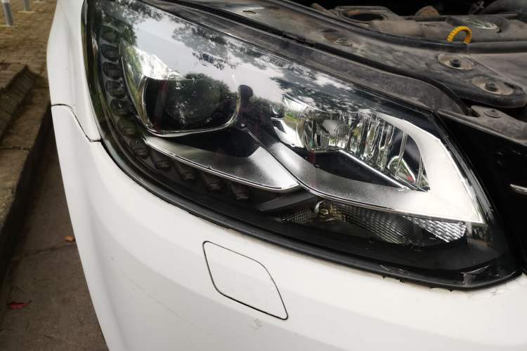 Used Volkswagen Touran 2014 1.4T DSG 30th Anniversary Edition Right Front Headlight