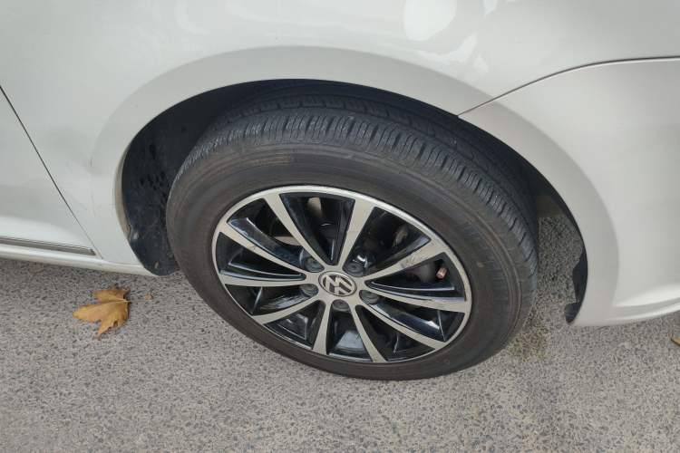Used Volkswagen Touran 2014 1.4T DSG 30th Anniversary Edition Right Front Wheel Hub