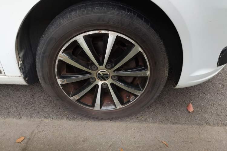 Used Volkswagen Touran 2014 1.4T DSG 30th Anniversary Edition Right Front Wheel Hub