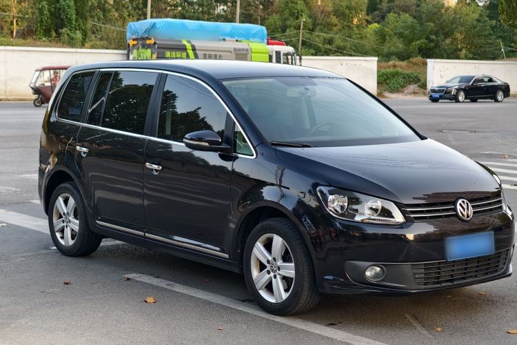 Used Volkswagen Touran 2015 1.4T Manual Fashion Edition 5-Seater Exterior 2