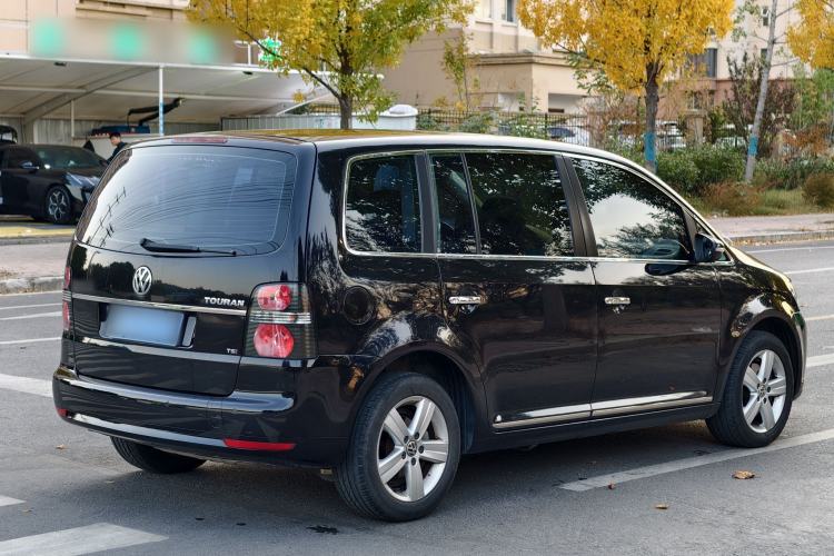 Used Volkswagen Touran 2015 1.4T Manual Fashion Edition 5-Seater Exterior 5