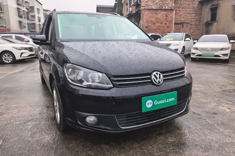 Used Volkswagen Touran 2015 1.4T DSG Comfort Edition 5 Seats Front Right 45 Deg