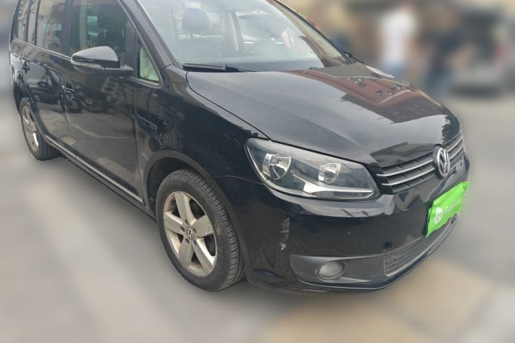 Used Volkswagen Touran 2015 1.4T DSG Comfort Edition 5 Seats Front Right 45 Deg