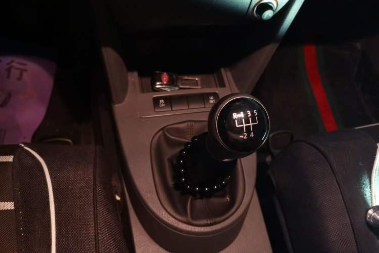 Used Volkswagen Touran 2015 1.4T Manual Fashion Edition 5-Seater Gear Lever