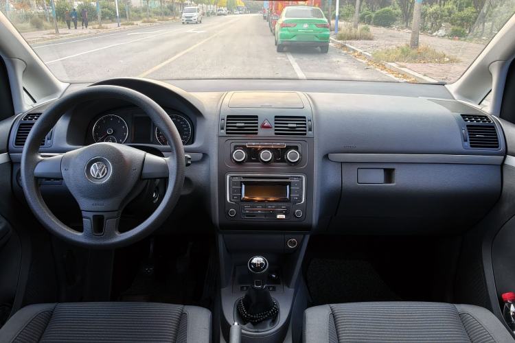 Used Volkswagen Touran 2015 1.4T Manual Fashion Edition 5-Seater Interior 1