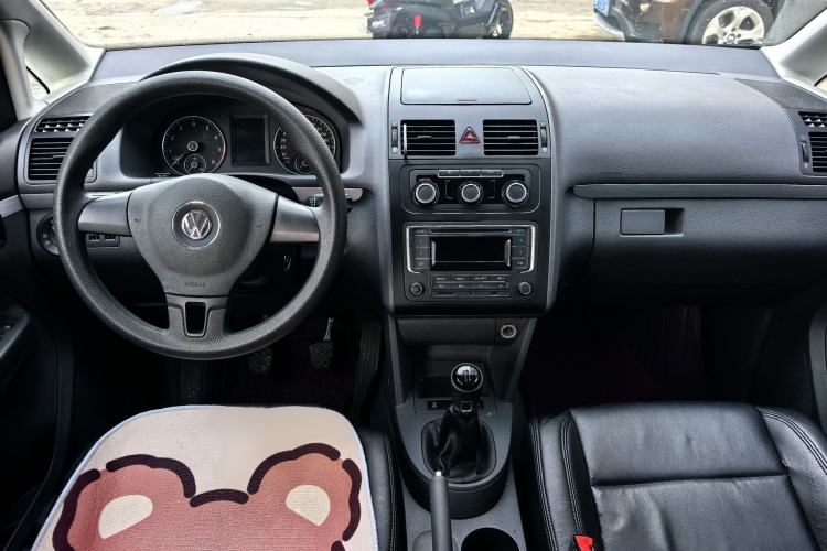 Used Volkswagen Touran 2015 1.4T Manual Fashion Edition 5-Seater Interior 1