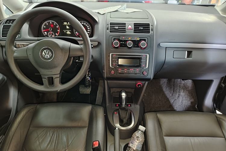 Used Volkswagen Touran 2015 1.4T DSG Comfort Edition 5 Seats Interior 1