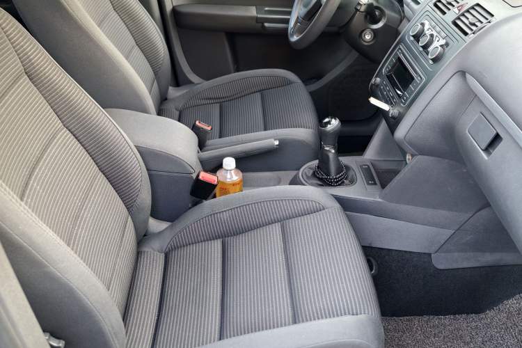 Used Volkswagen Touran 2015 1.4T Manual Fashion Edition 5-Seater Interior 10