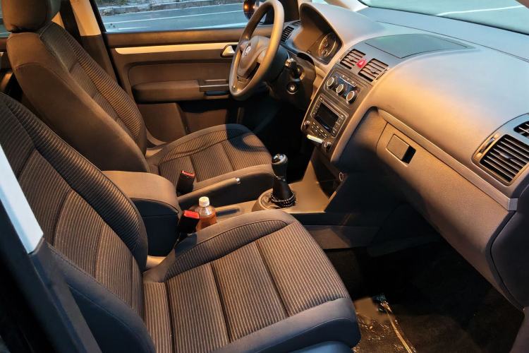 Used Volkswagen Touran 2015 1.4T Manual Fashion Edition 5-Seater Interior 11