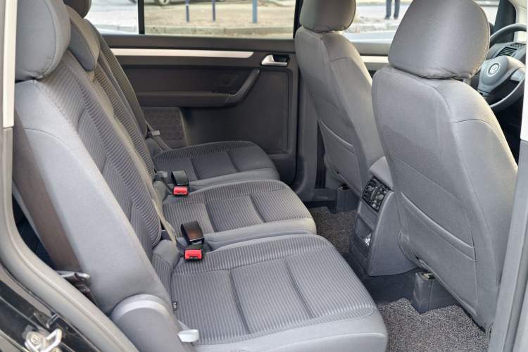Used Volkswagen Touran 2015 1.4T Manual Fashion Edition 5-Seater Interior 12