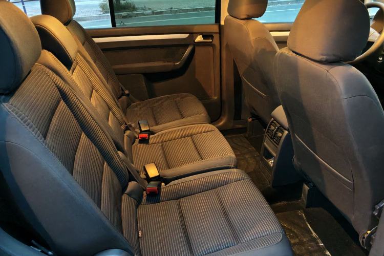 Used Volkswagen Touran 2015 1.4T Manual Fashion Edition 5-Seater Interior 13
