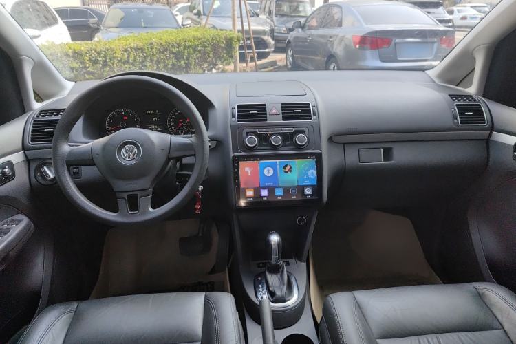 Used Volkswagen Touran 2015 1.4T DSG Comfort Edition 5 Seats Interior 2