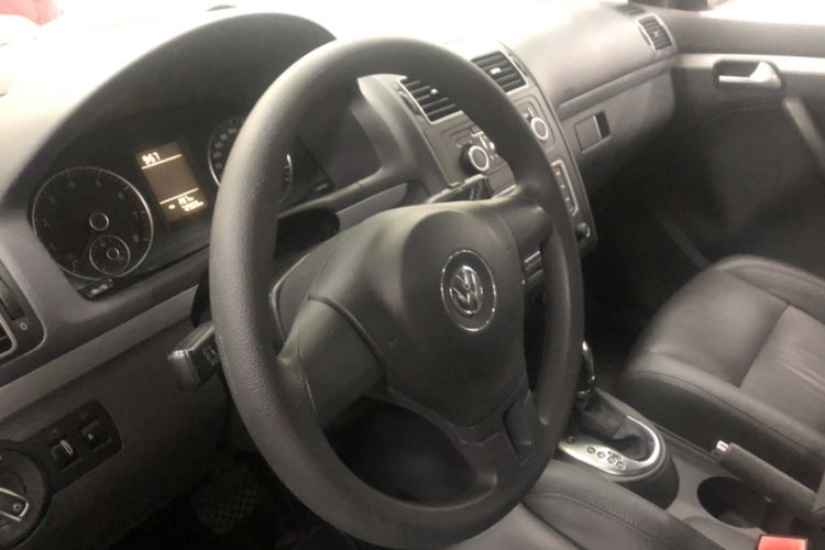 Used Volkswagen Touran 2015 1.4T DSG Comfort Edition 5 Seats Interior 2