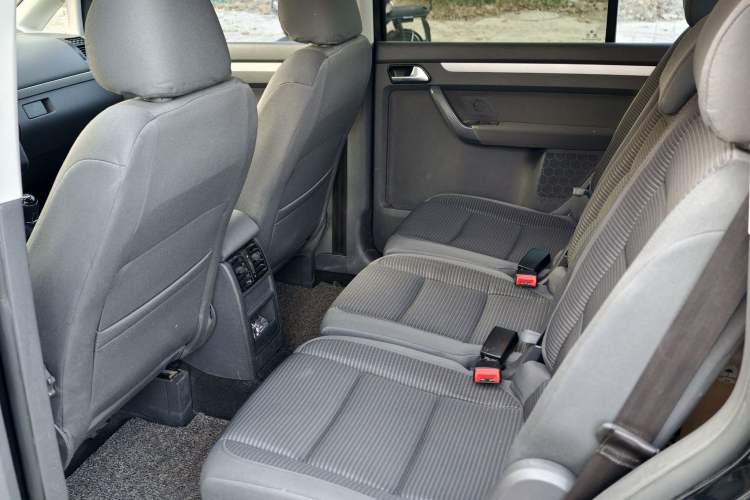 Used Volkswagen Touran 2015 1.4T Manual Fashion Edition 5-Seater Interior 3