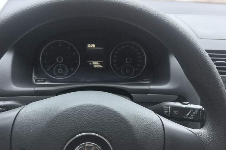 Used Volkswagen Touran 2015 1.4T Manual Fashion Edition 5-Seater Interior 3