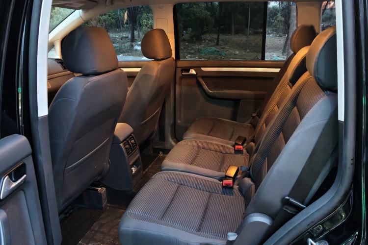 Used Volkswagen Touran 2015 1.4T Manual Fashion Edition 5-Seater Interior 4