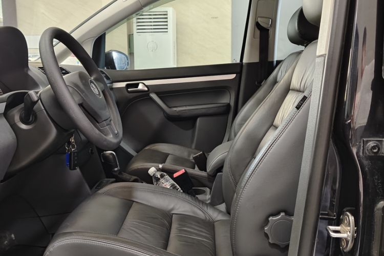 Used Volkswagen Touran 2015 1.4T DSG Comfort Edition 5 Seats Interior 4